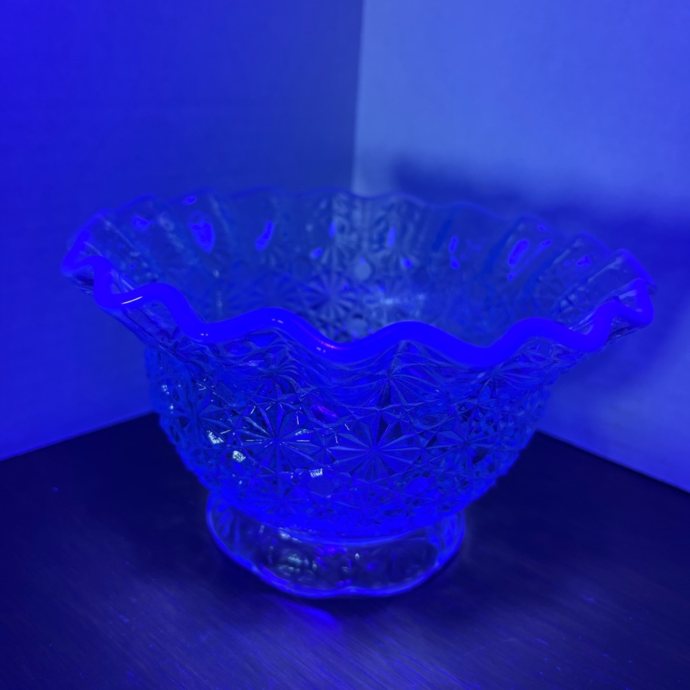 1960’s L.E. Smith Daisy & Button bowl, in blue opalescent, vintage - Picture 11 of 11